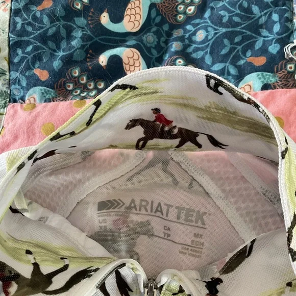 Ariat Tek sun shirt for ridding 🐴s X s - Picture 3 of 8